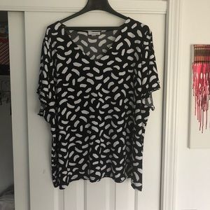Calvin Klein V-neck short sleeve blouse. 3X